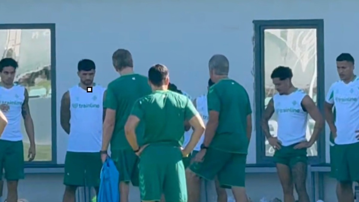 Antony entrena con el grupo antes de medirse al Villarreal