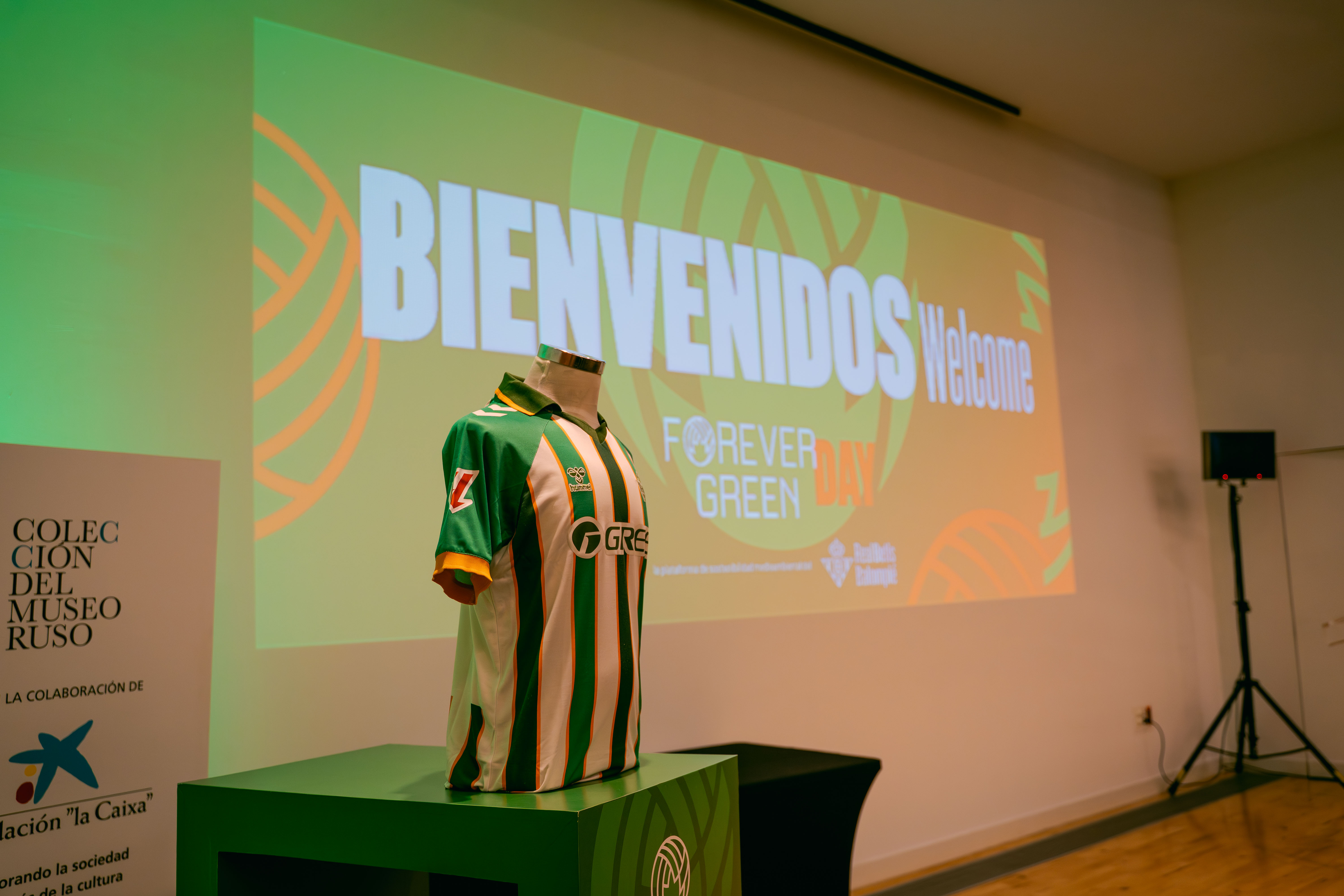El Betis abre a su afición el diseño de la próxima camiseta Forever Green