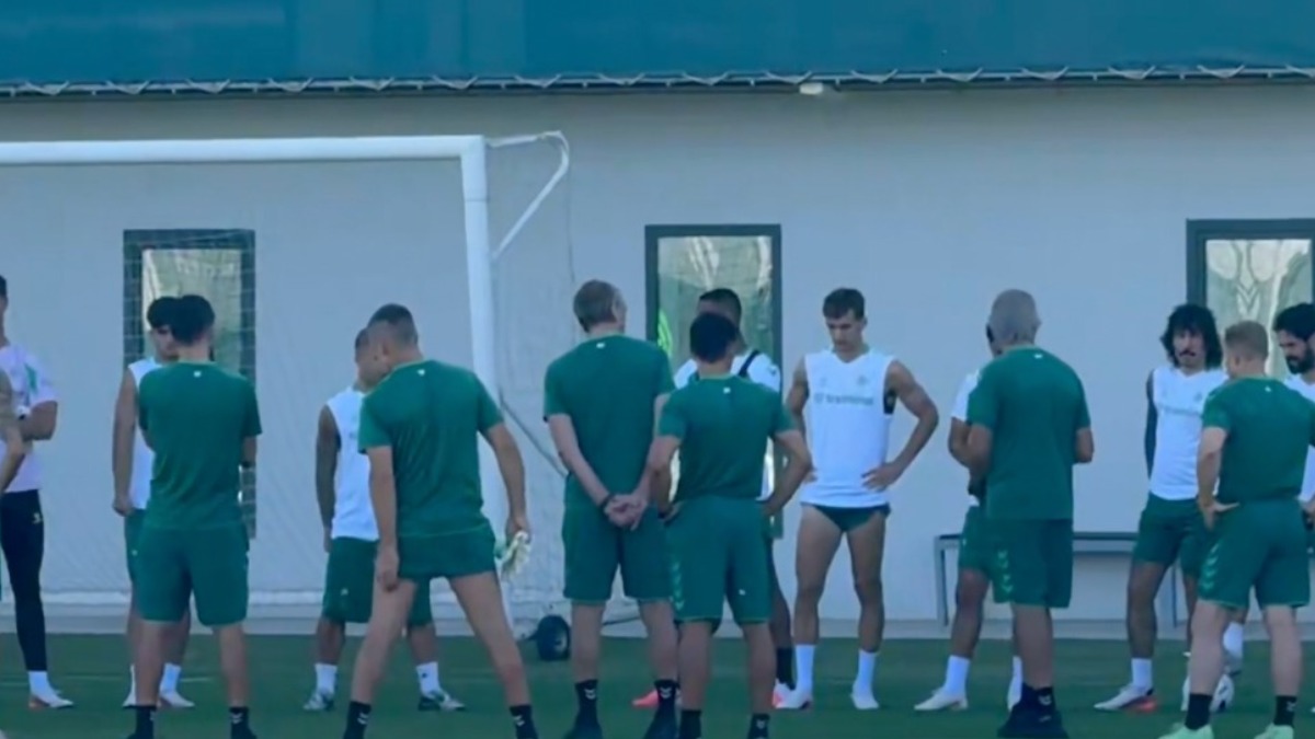 El Real Betis vuelve a la rutina tras regresar de Dublín