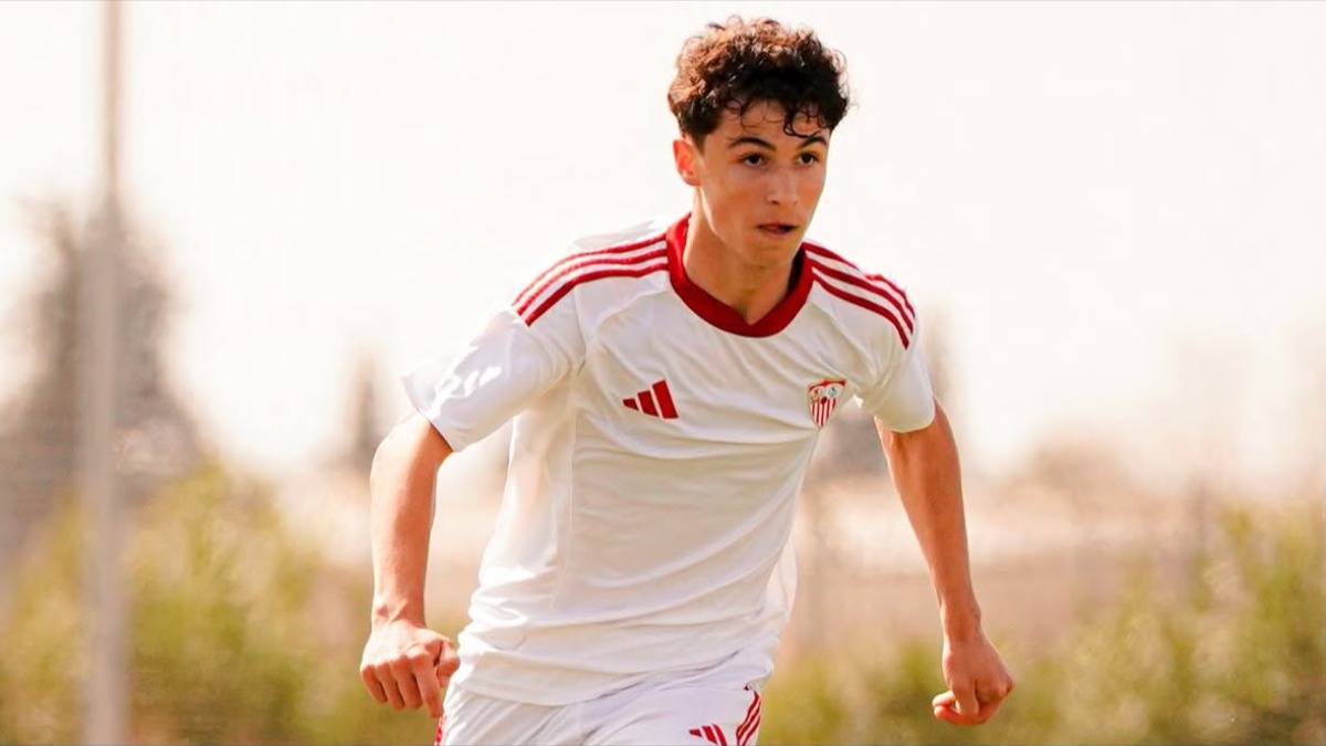 Murci debuta con el Sevilla Atlético tras renovar con contrato profesional