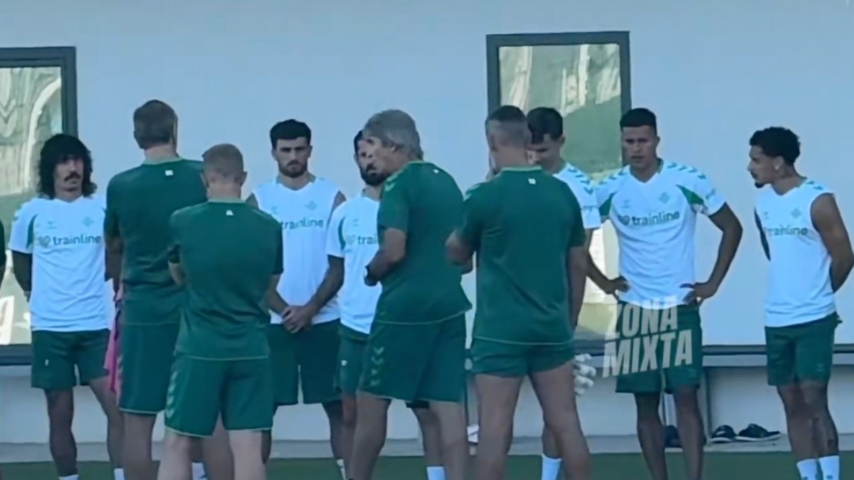Iker Losada entrena con el grupo y Petit lo hace al margen antes del cierre del mercado