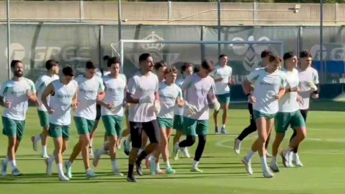 Diego Llorente y Ez Abde, a las órdenes de Pellegrini en la sesión de trabajo del Real Betis
