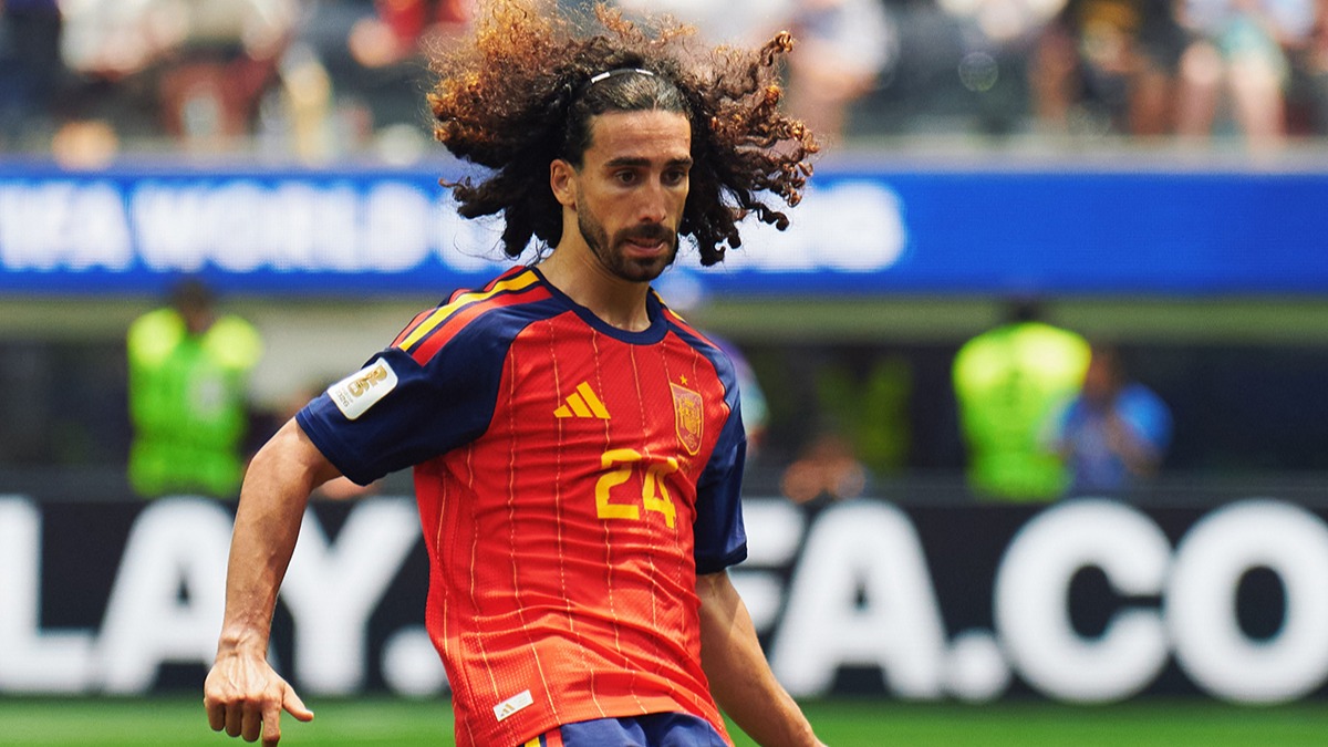Cucurella no se arriesga con el Balón de Oro: "Me votaría a mí mismo"