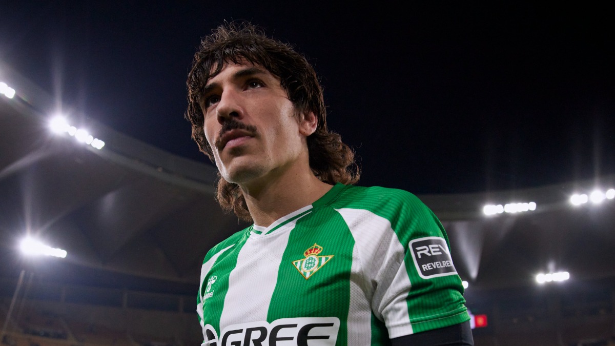 Héctor Bellerín se querella contra Iñaki Angulo por un delito de odio