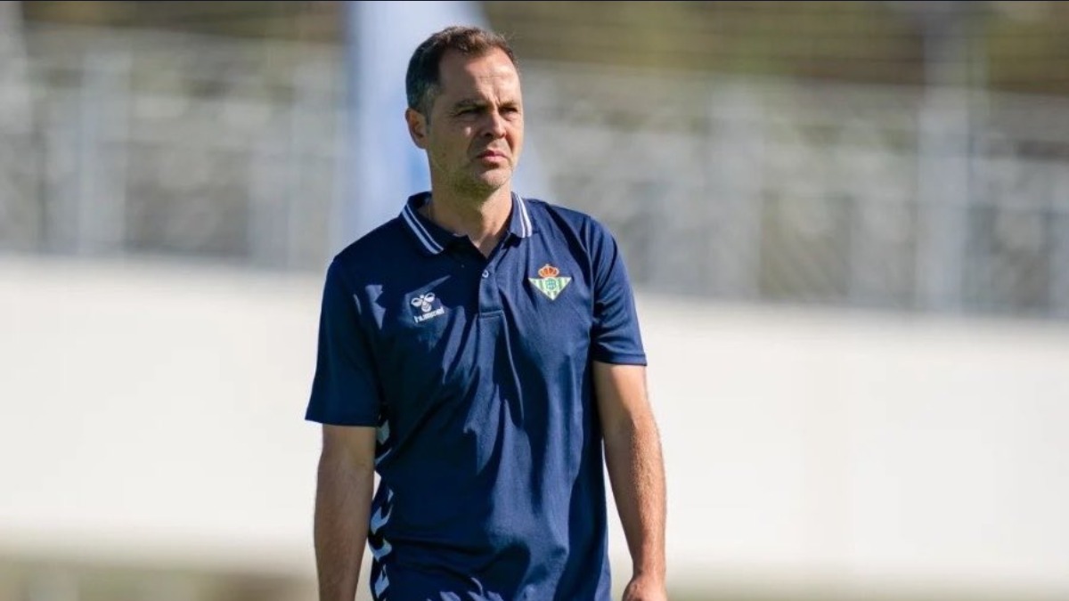 El Betis apuesta por la continuidad de Dani Fragoso para liderar la reconstrucción del filial