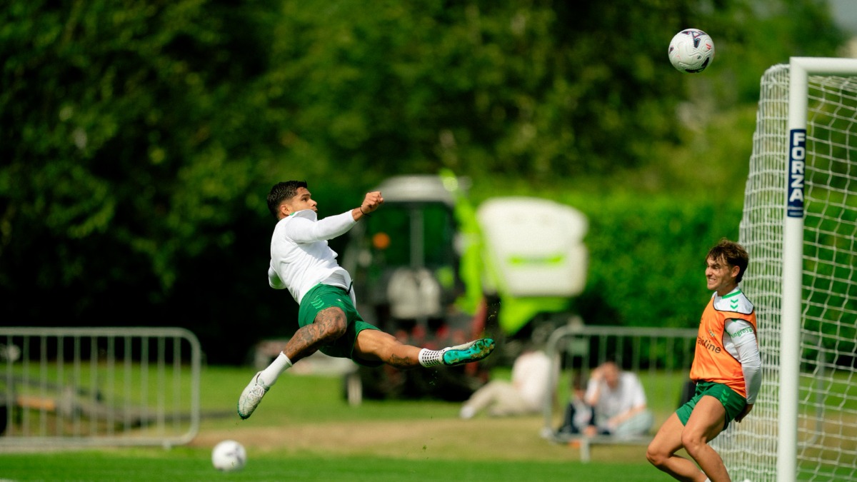 Cucho Hernández vuelve con ambición: apunta alto para la nueva temporada y lanza un mensaje de confianza al Betis