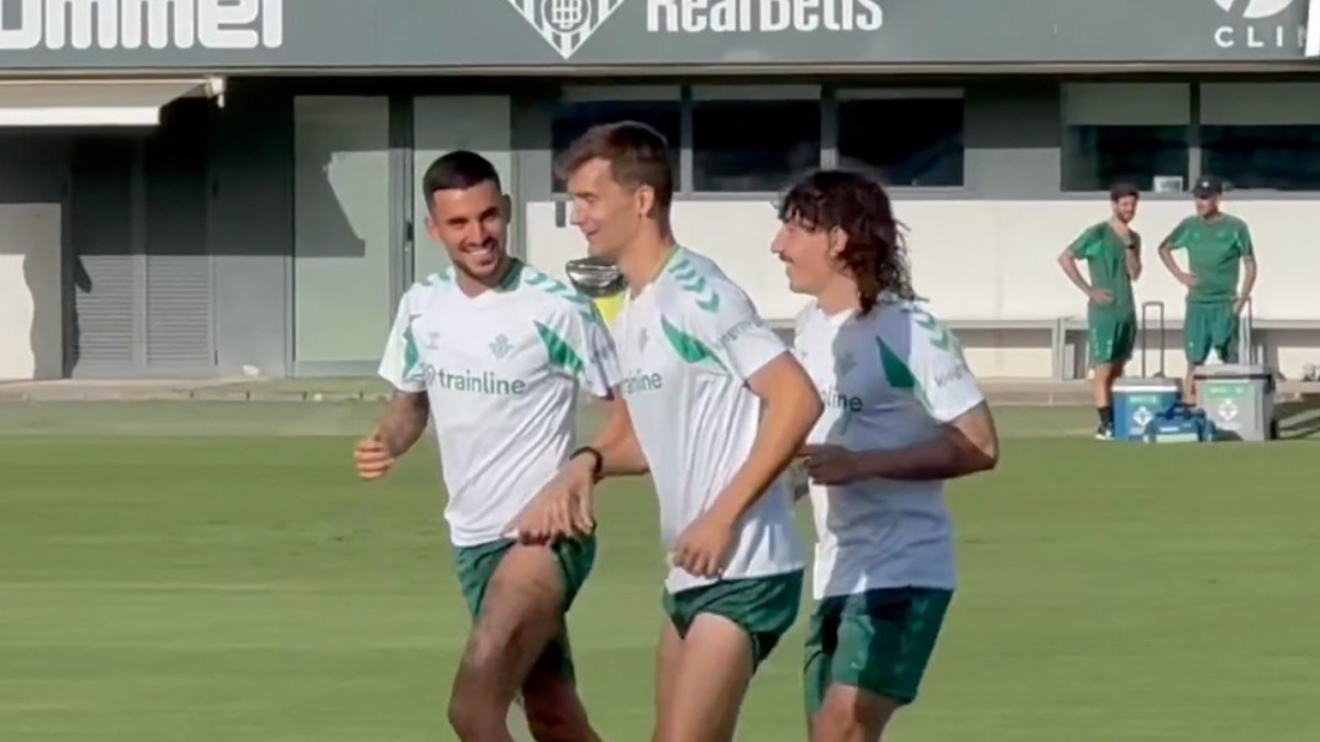Dani Ceballos ya entrena con el Real Betis