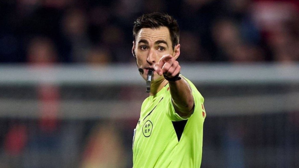 De Burgos Bengoetxea será el encargado de arbitrar el Betis - Barcelona