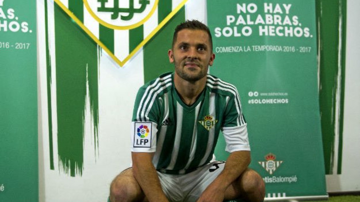 Durmisi cuelga las botas y recuerda al Betis en su despedida