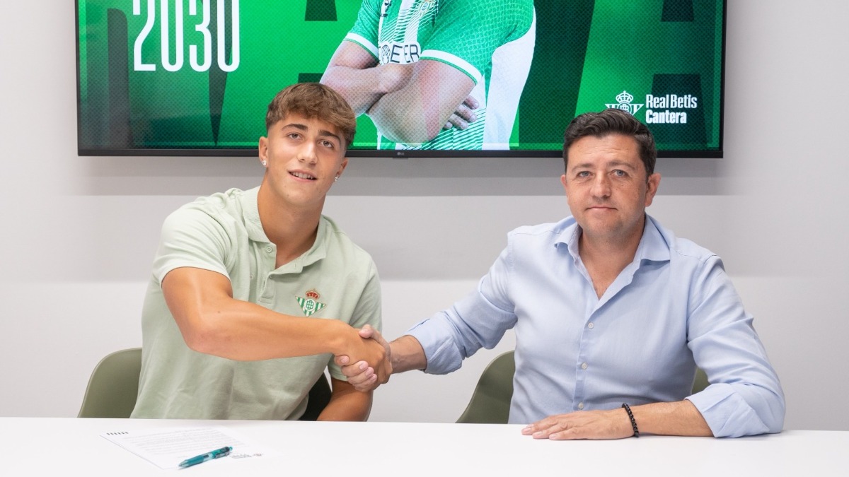 El Betis renueva a una perla de su prolífera cantera