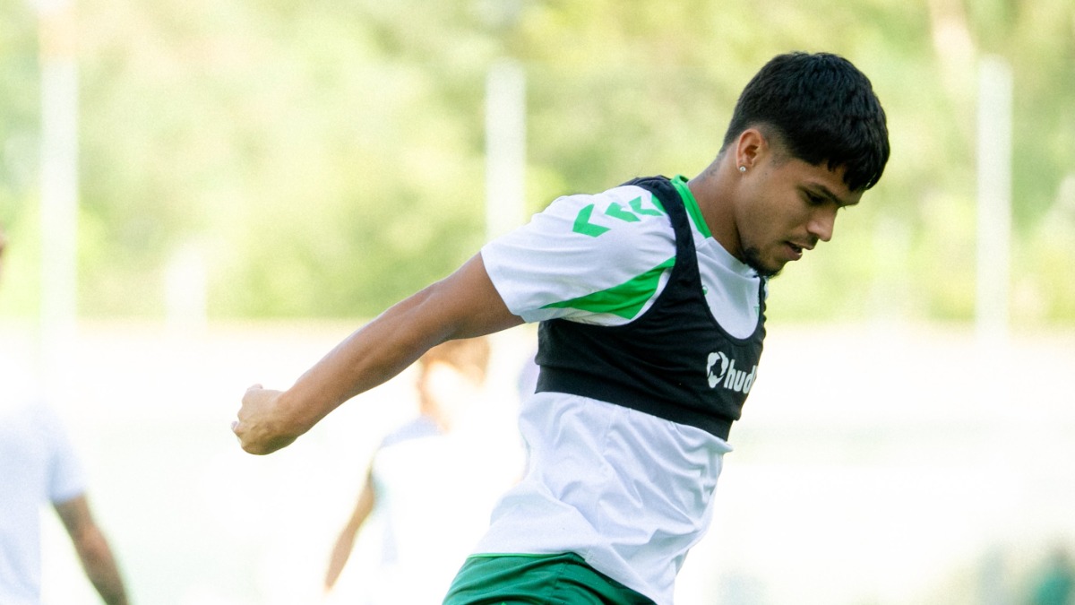 El Betis se ejercita por última vez antes de medirse al Deportivo fuera de casa