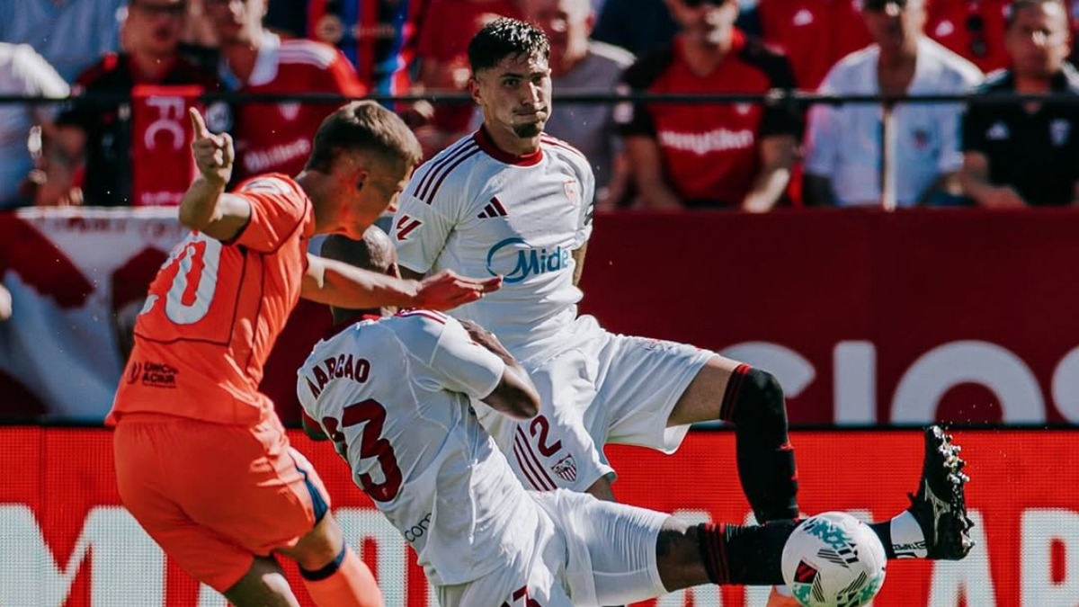 El 'overbooking' en la zaga que deberá resolver el Sevilla