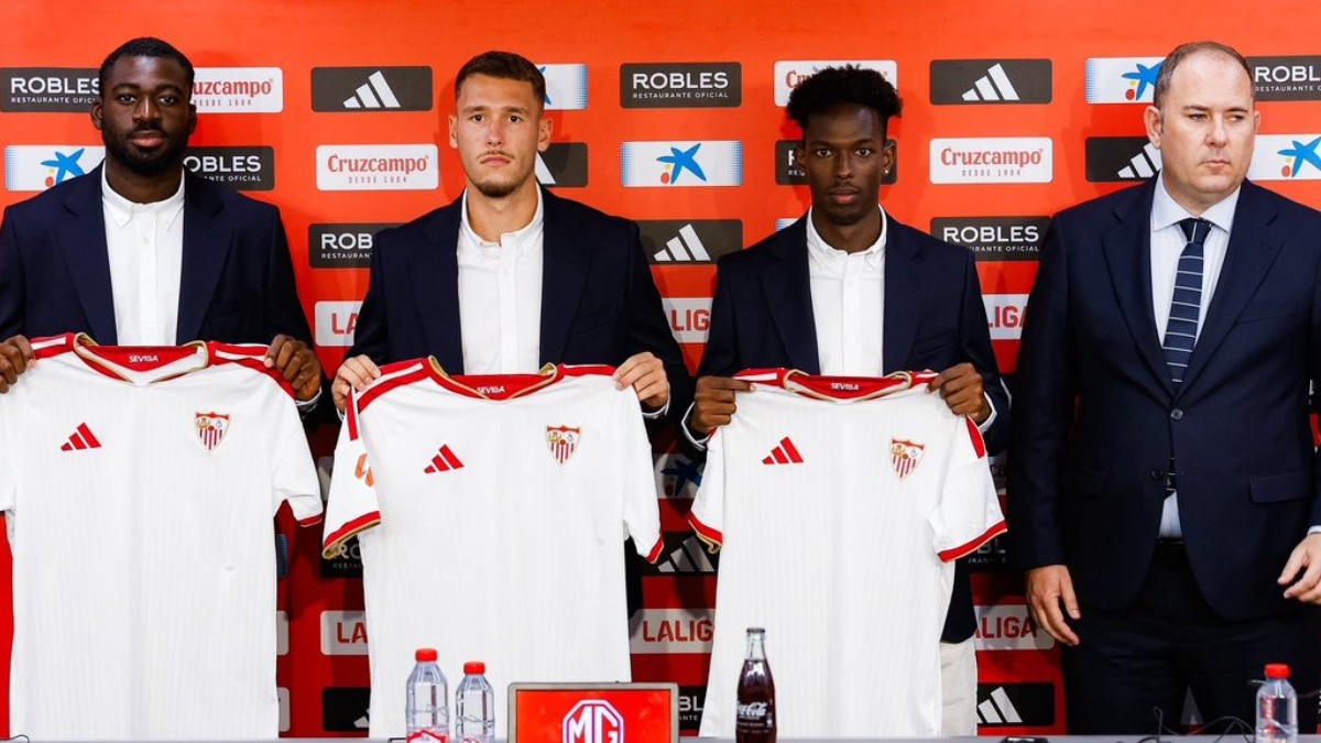 El Sevilla FC presenta a Stassin, Correia y Fofana: "Doy prioridad a las personas que quieren que esté en su equipo"