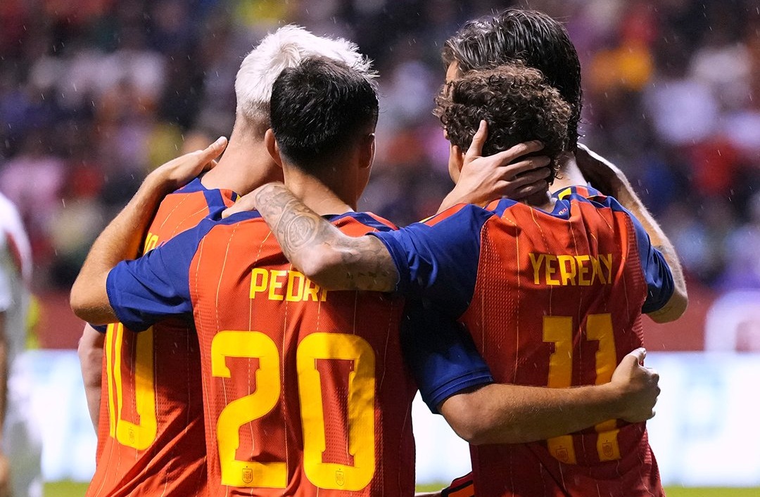 España convence ante Perú y ya está lista para el Mundial (1-3)