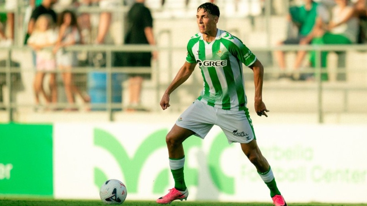 Horario y dónde ver el Arsenal - Real Betis: duelo de altura