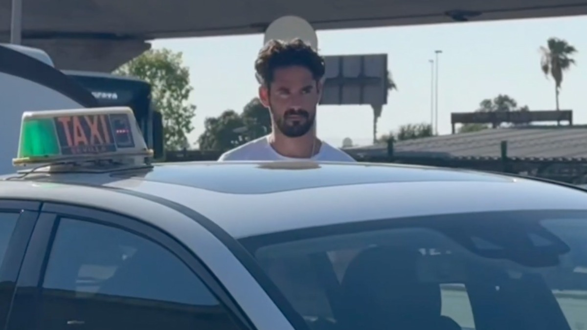 Isco y Pau López aterrizan en Sevilla tras abandonar el 'stage' del Real Betis en Alemania