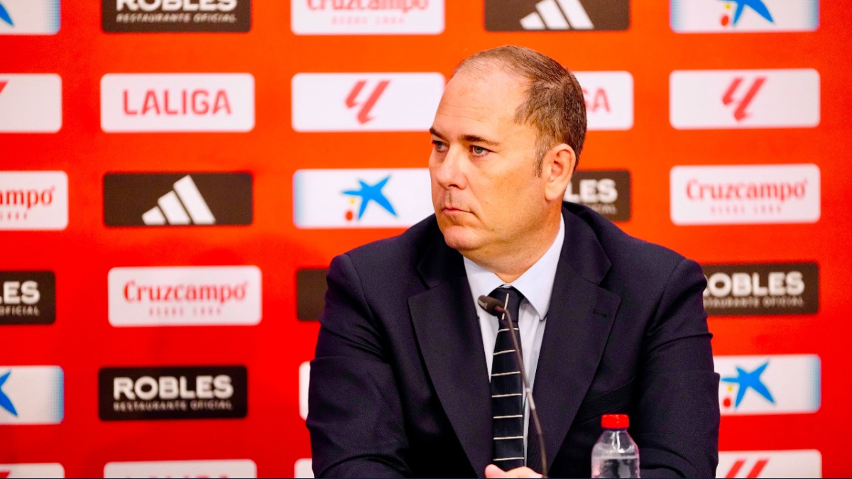 José Ignacio Navarro y su reto veraniego: un '9' goleador para Luis García Plaza