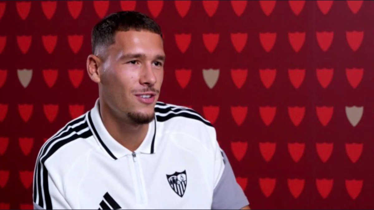 Lucas Stassin: "Lukebakio me decía que el Sevilla FC es un club perfecto para mí"