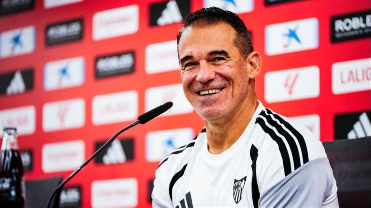 Luis García Plaza: "La afición del Sevilla no es tonta, sabe lo que hay y lo que vamos a necesitar"
