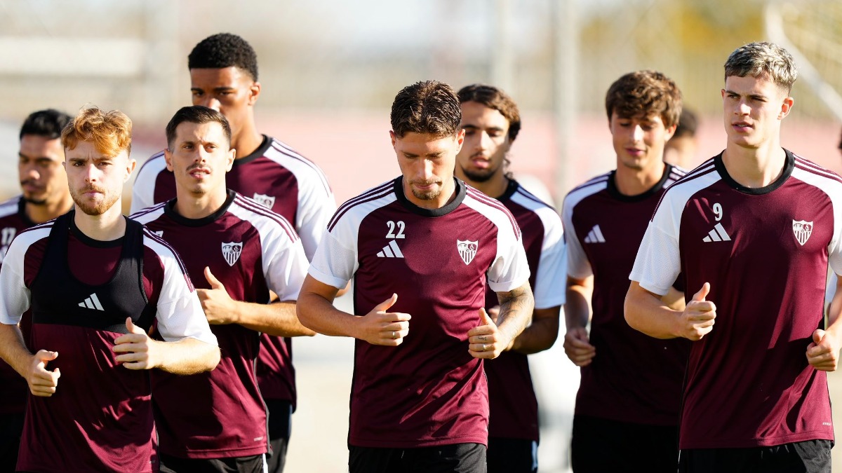 Luis García Plaza tira de cantera para el entrenamiento del Sevilla FC