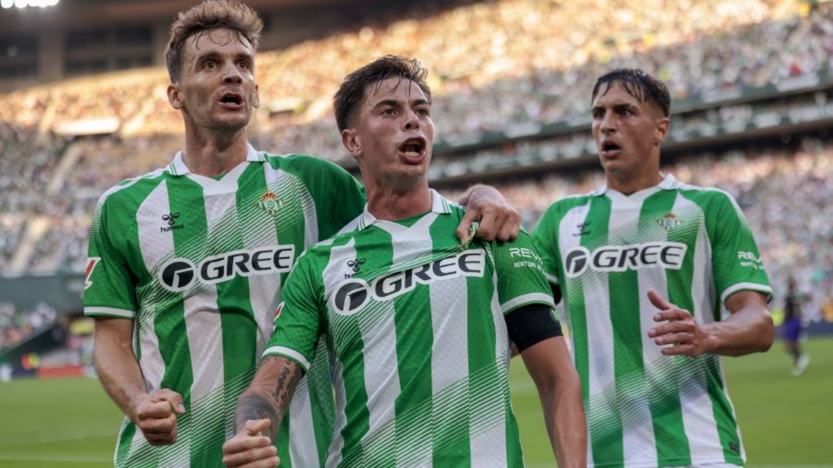 Ni el primer diluvio de otoño ni el de los goles del Barcelona frenan la ilusión de este Betis