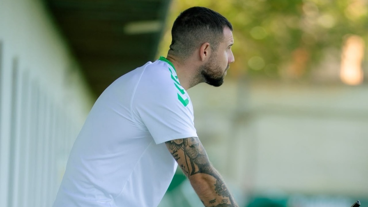 Nuevo entrenamiento del Real Betis con susto y una esperanzadora noticia