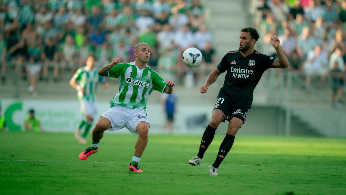 Pablo García vuelve a presentar sus credenciales en un Real Betis falto de efectivos