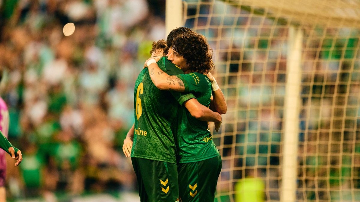 El Real Betis surca el Colombino en su sexta Carabela de Plata