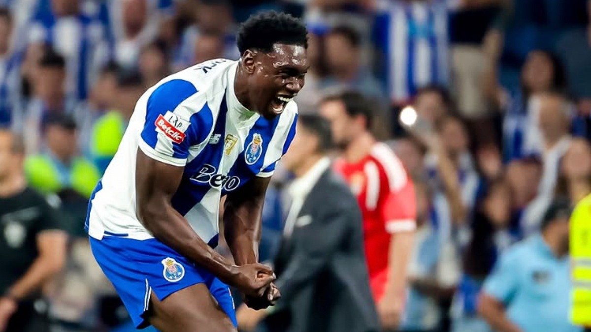 Samu Aghehowa: "Le dije a mis amigos béticos que esa noche iban a dormir mal"