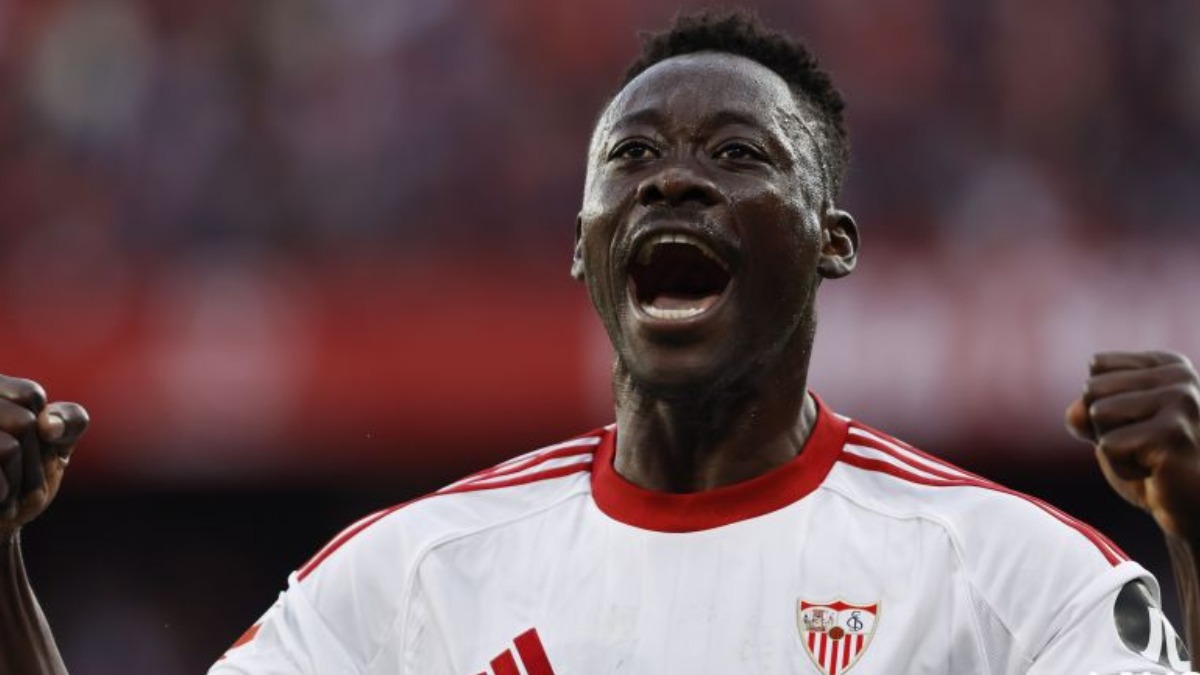 El Sevilla frena una ofensiva por Akor Adams
