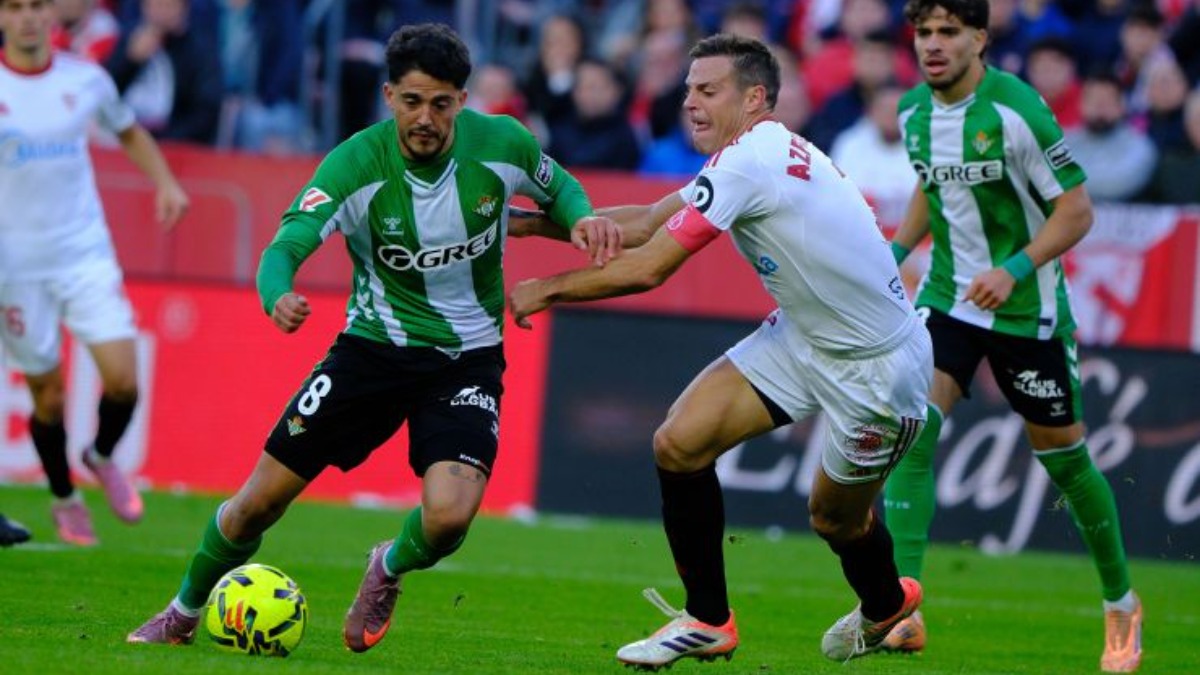 Sevilla reina en LaLiga: béticos y sevillistas, colíderes por primera vez en solitario