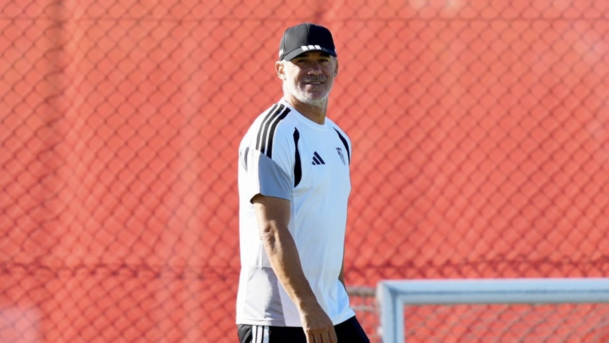 Stassin apura para estar ante el Levante y ya toca balón en solitario